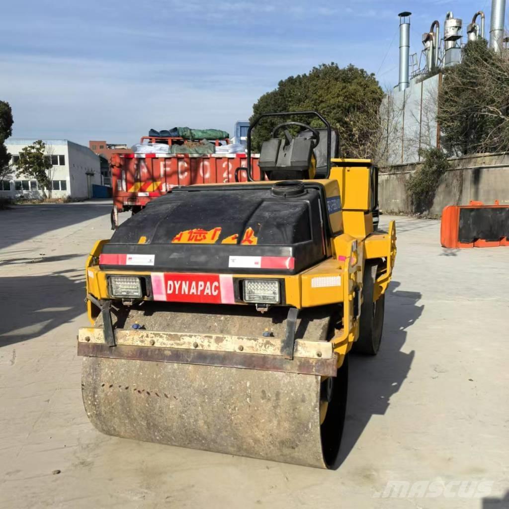 Dynapac CC 142 Катки тротуарные