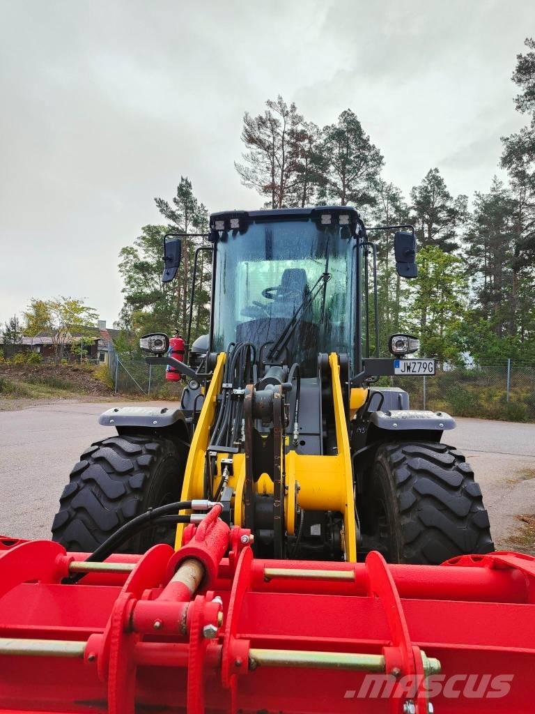 New Holland W 110 D Фронтальные погрузчики