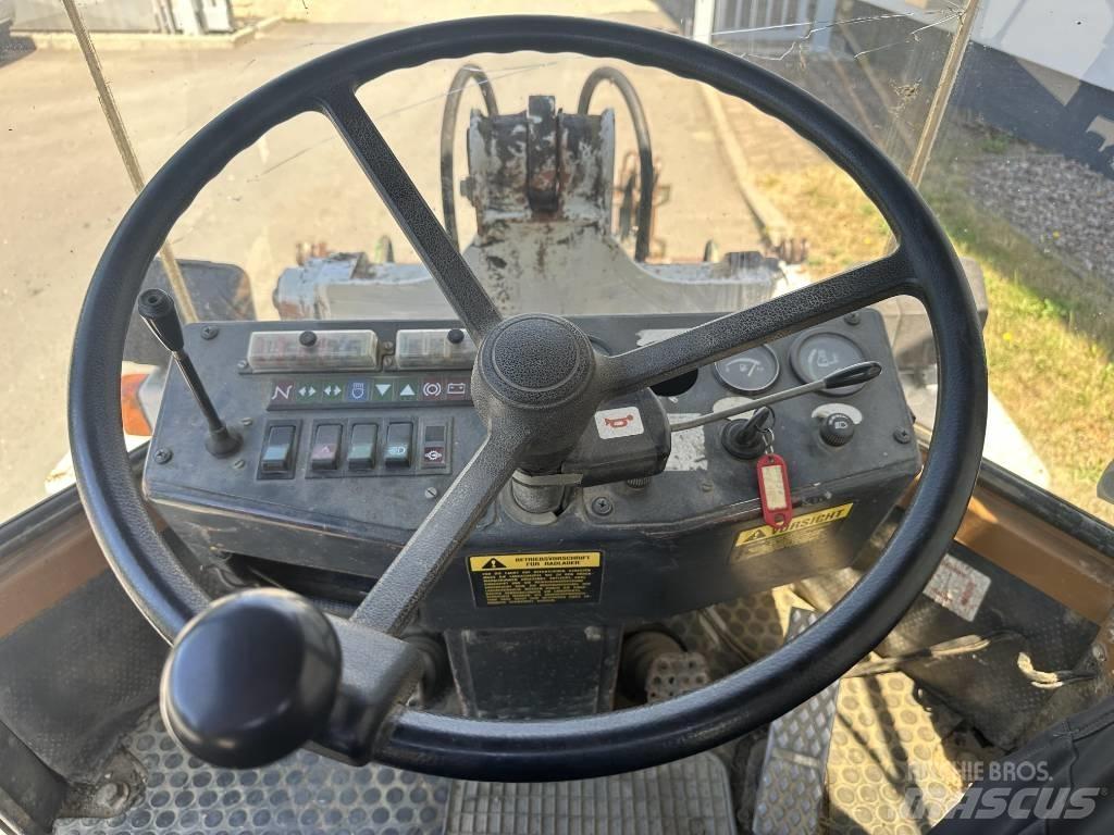 Schaeff SKL 832 Фронтальные погрузчики