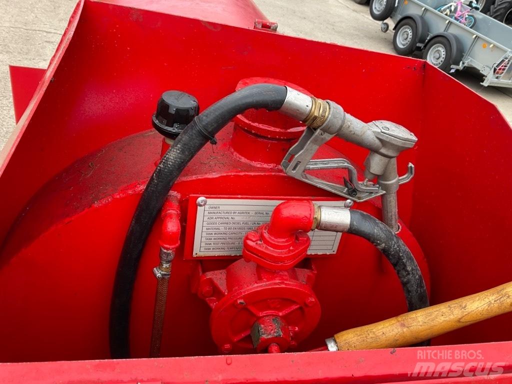  AGRITEK FUEL BOWSER Баки для топлива и присадок