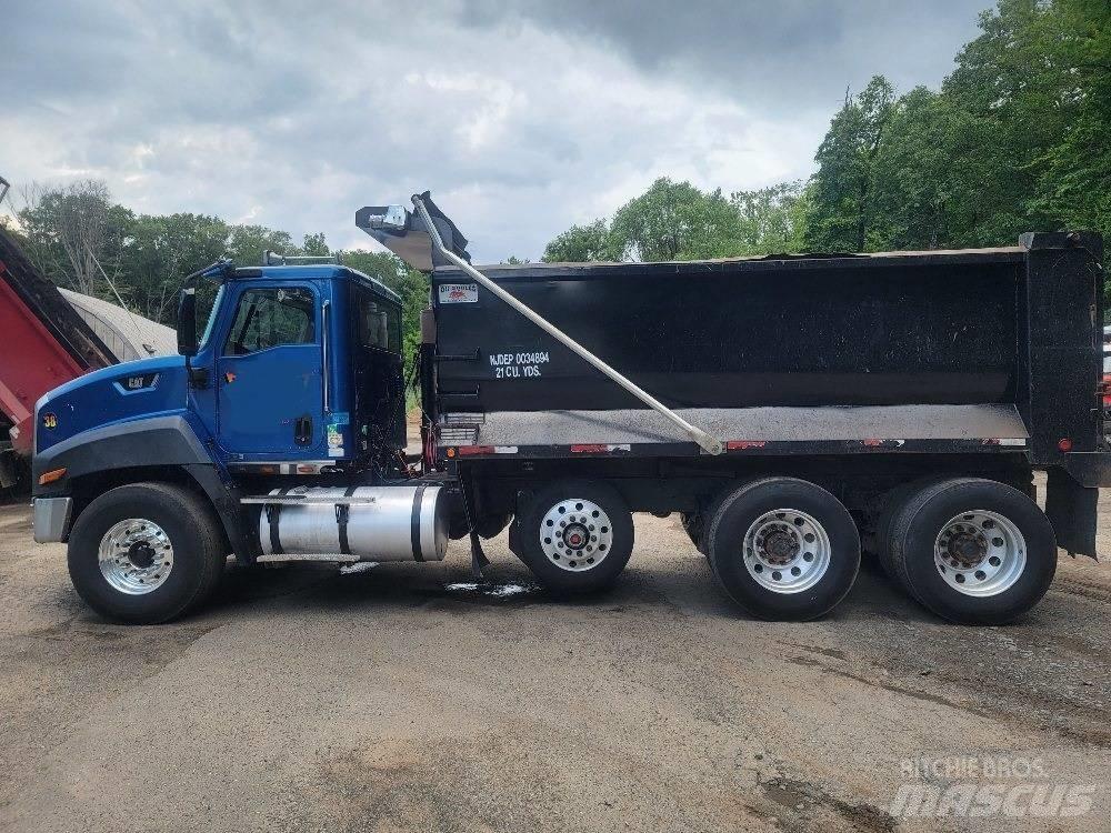 CAT CT 660 Грузовики-Самосвалы