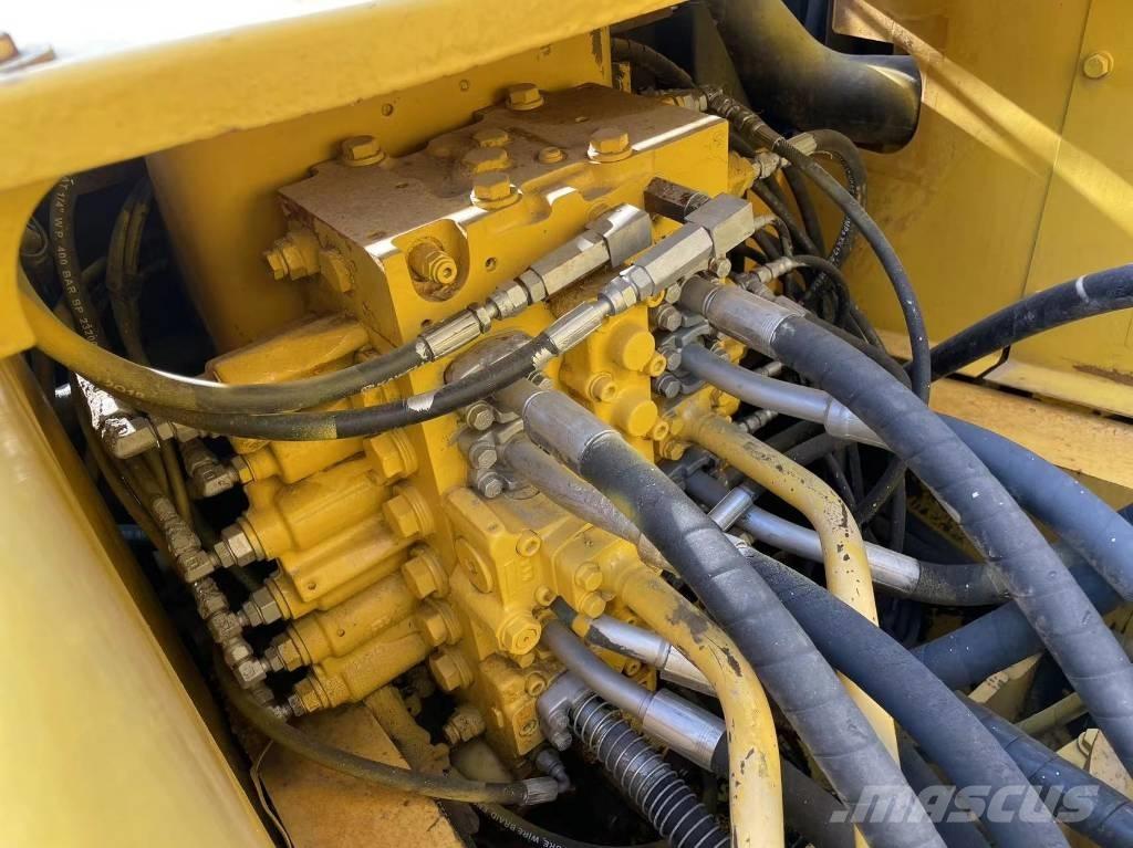 Komatsu PC 220-7 Гусеничные экскаваторы