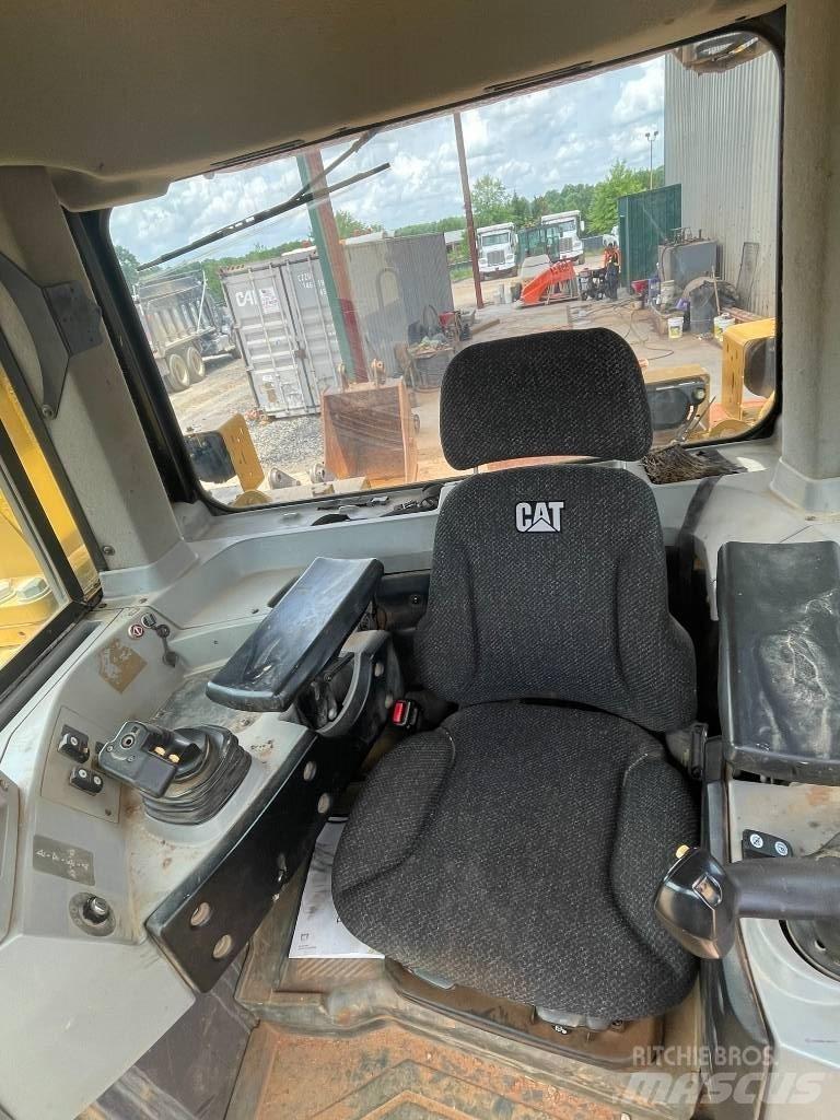 CAT D 8 T Гусеничные бульдозеры