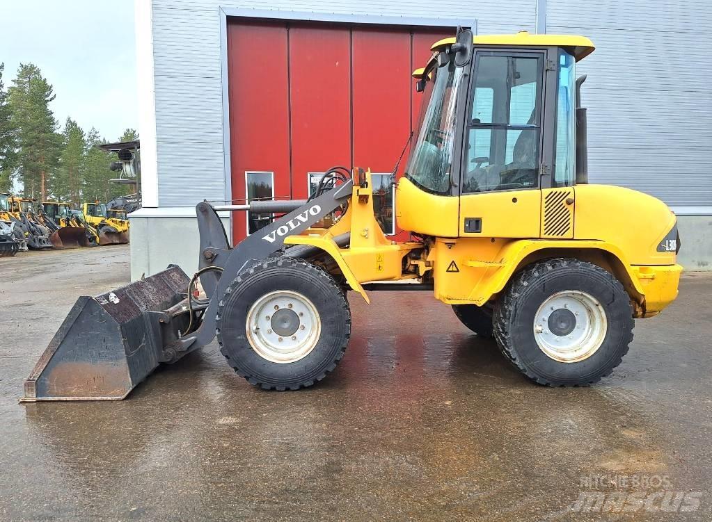 Volvo L30B AURALLA Фронтальные погрузчики