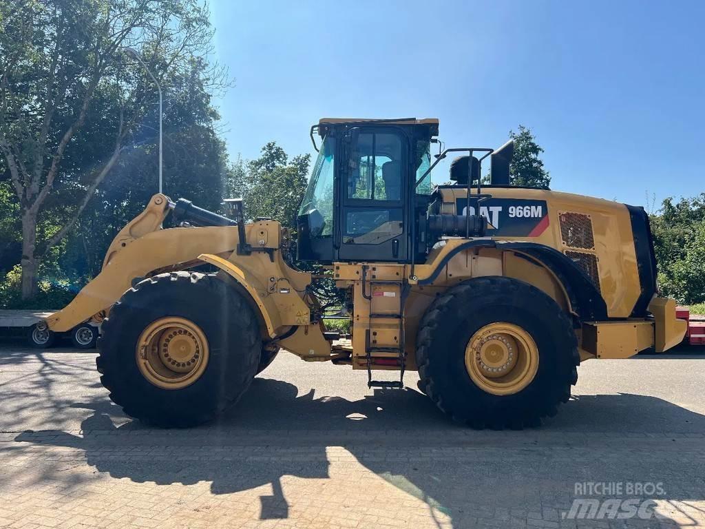 CAT 966M Фронтальные погрузчики