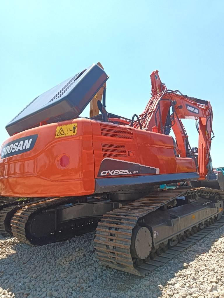 Doosan DX 225 Гусеничные экскаваторы