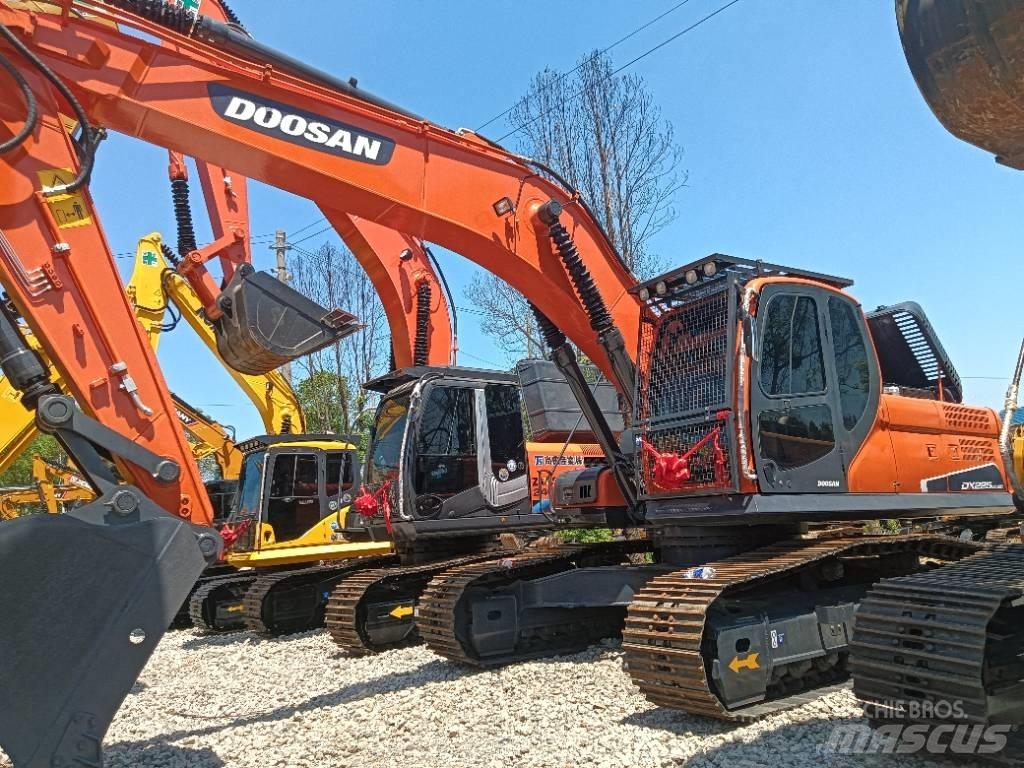 Doosan DX 225 Гусеничные экскаваторы