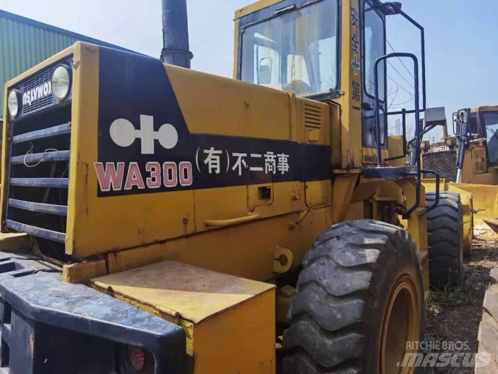 Komatsu WA 300 Фронтальные погрузчики