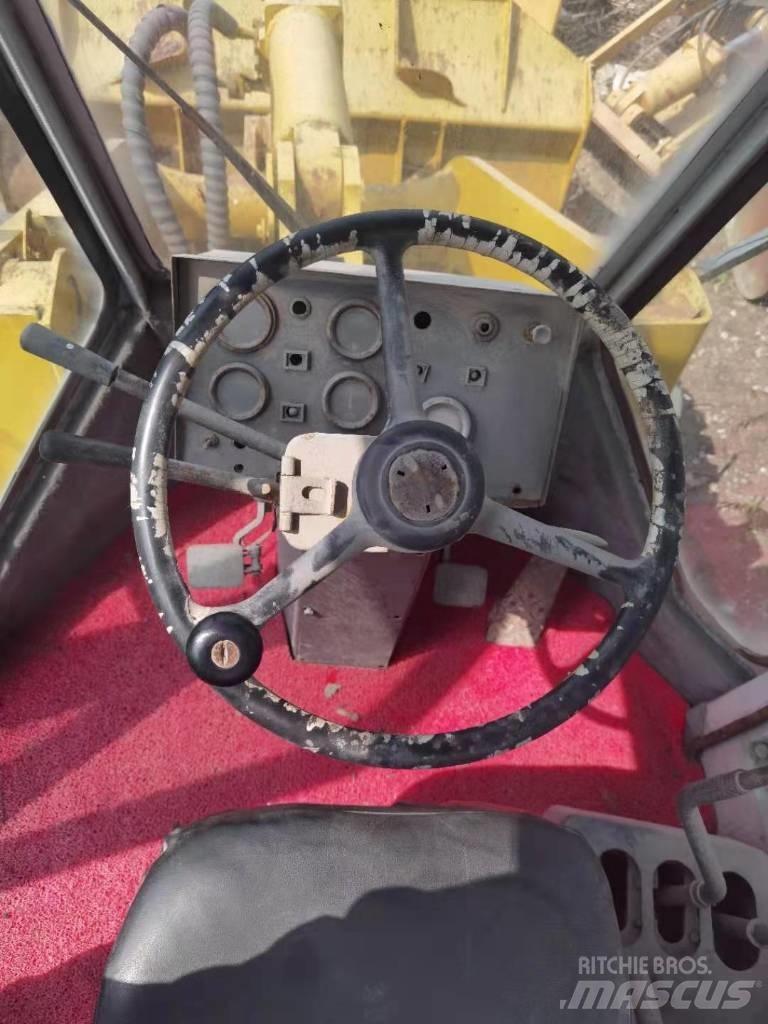 Komatsu WA 300 Фронтальные погрузчики