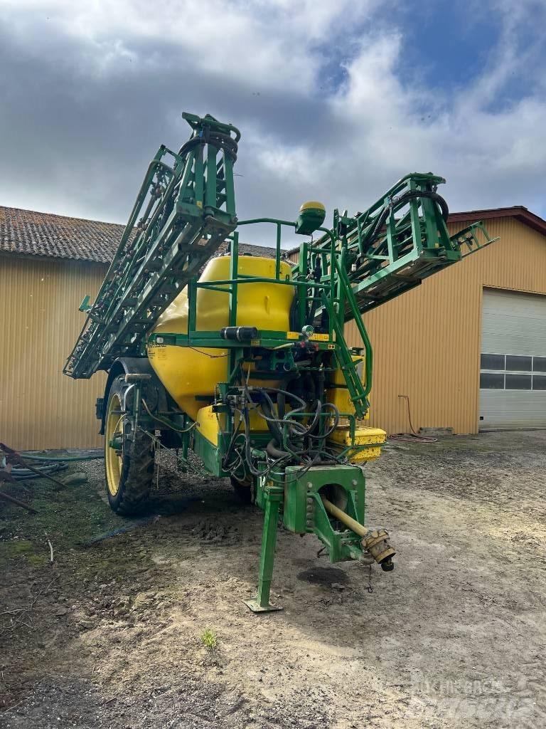 John Deere 840 Прицепные опрыскиватели
