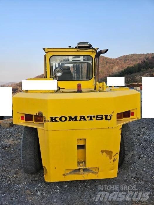 Komatsu FD 150 Ричтраки