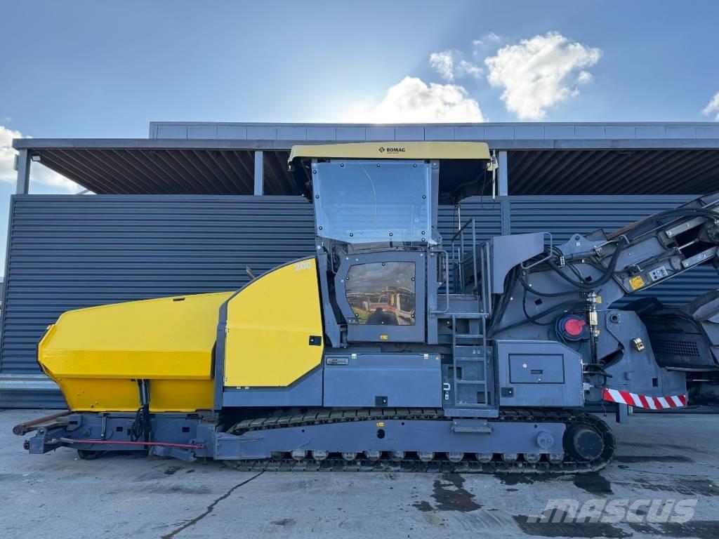 Bomag BMF 2500 S Асфальтоукладчики