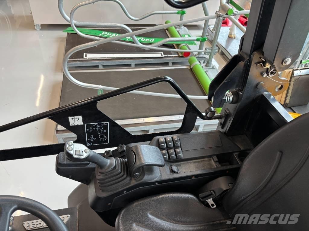 JCB 403 E Многофункциональные сельскохозяйственные погрузчики