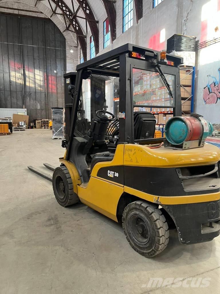 CAT CAT GP30N Газовые погрузчики