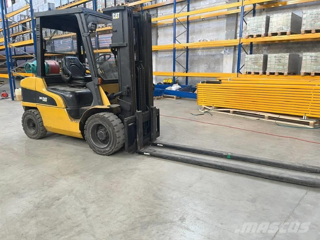 CAT CAT GP30N Газовые погрузчики