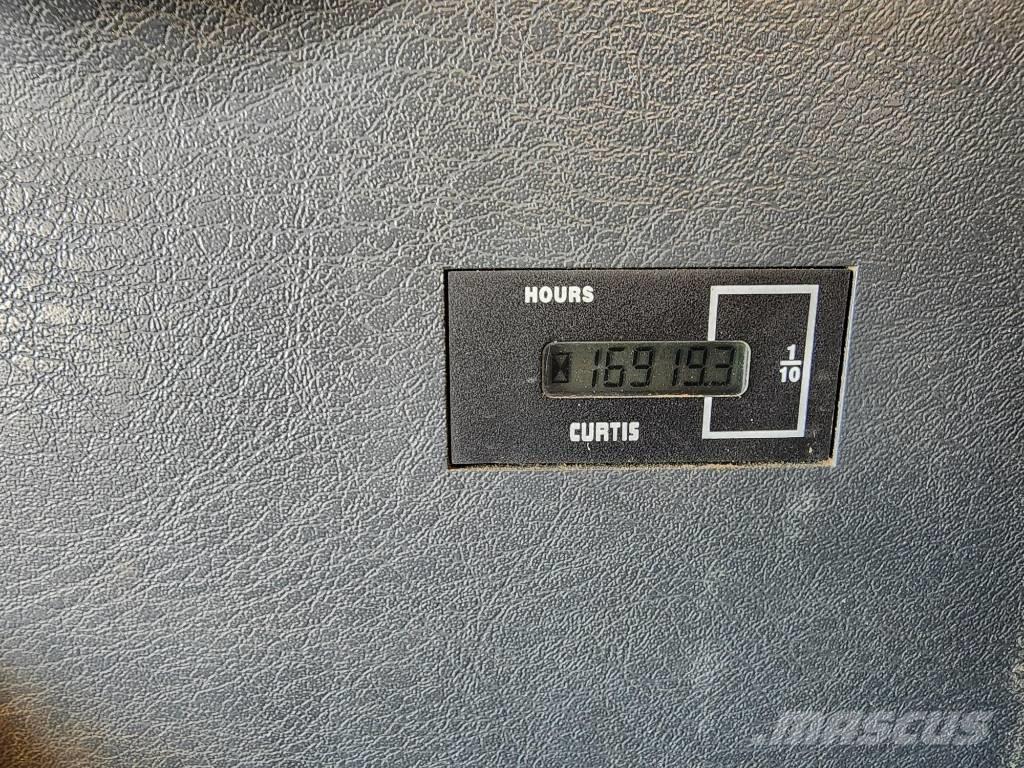 Hyundai Robex 140 W Колёсные экскаваторы