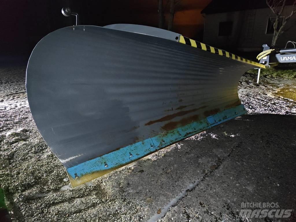Snowek U320 alueaura Снежные отвалы и плуги