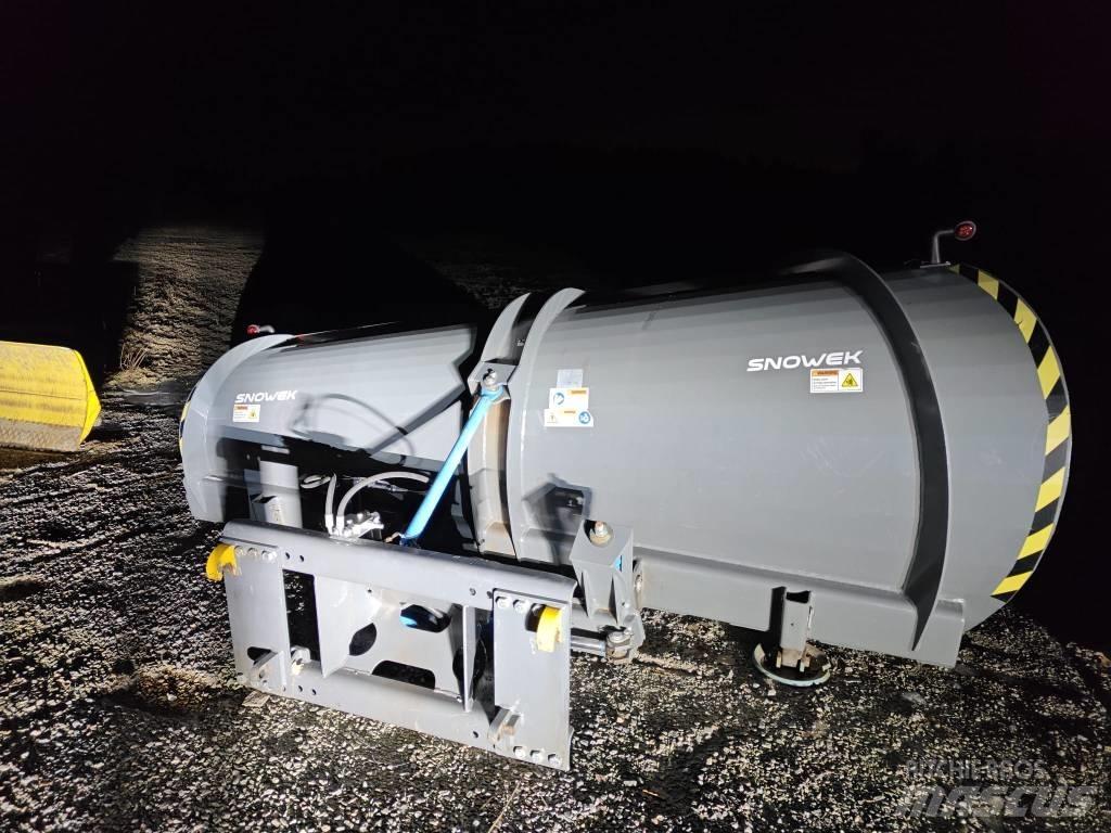 Snowek U320 alueaura Снежные отвалы и плуги