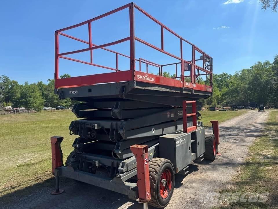 SkyJack SJ 9250 RT Ножничные подъемники