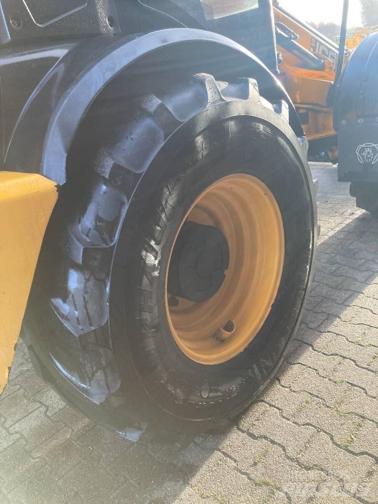 JCB TM 310 S Сельскохозяйственные телескопические погрузчики