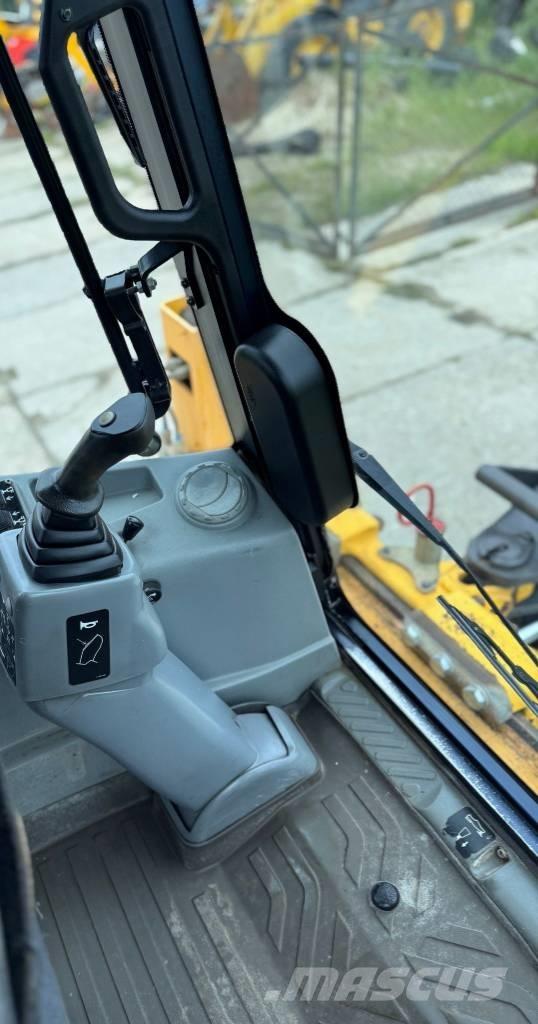 Volvo BL71, JOYSTICK Экскаваторы-погрузчики