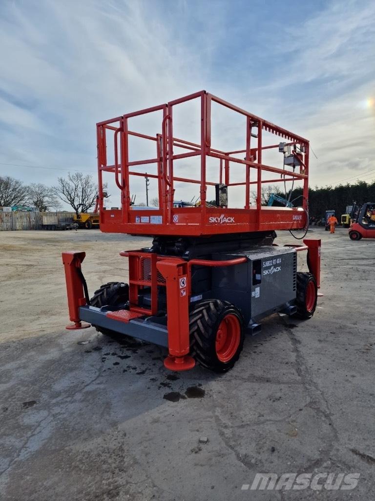SkyJack SJ 6832 RT Ножничные подъемники