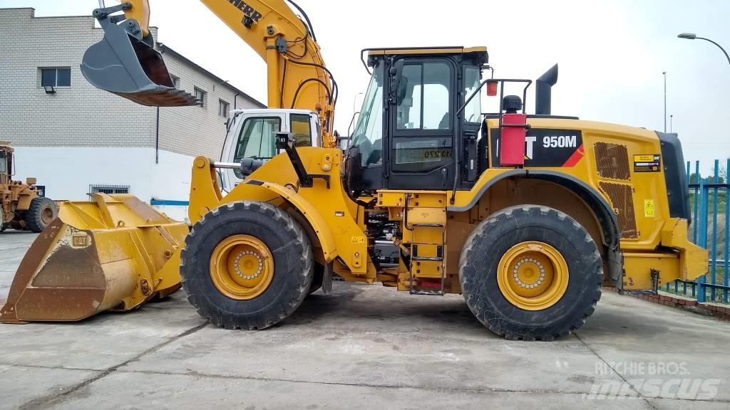 CAT 950M Фронтальные погрузчики