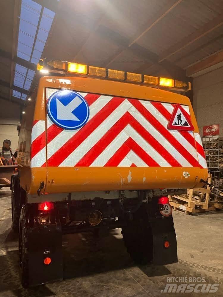 Mercedes-Benz unimog Вакуумные уборочные машины