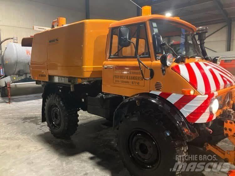 Mercedes-Benz unimog Вакуумные уборочные машины