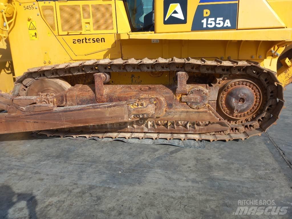 Komatsu D155A-6R Гусеничные бульдозеры