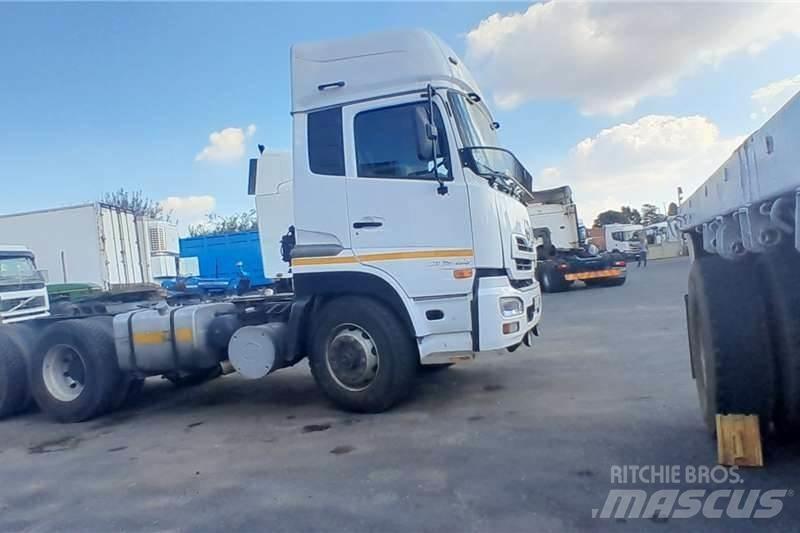 UD QUESTER GWE440 Специальные грузовики