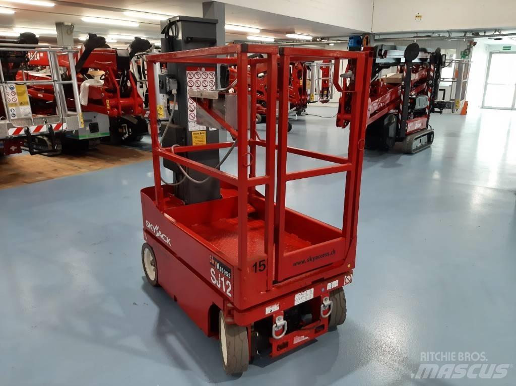SkyJack SJ 12 Вертикальные мачтовые подъемники