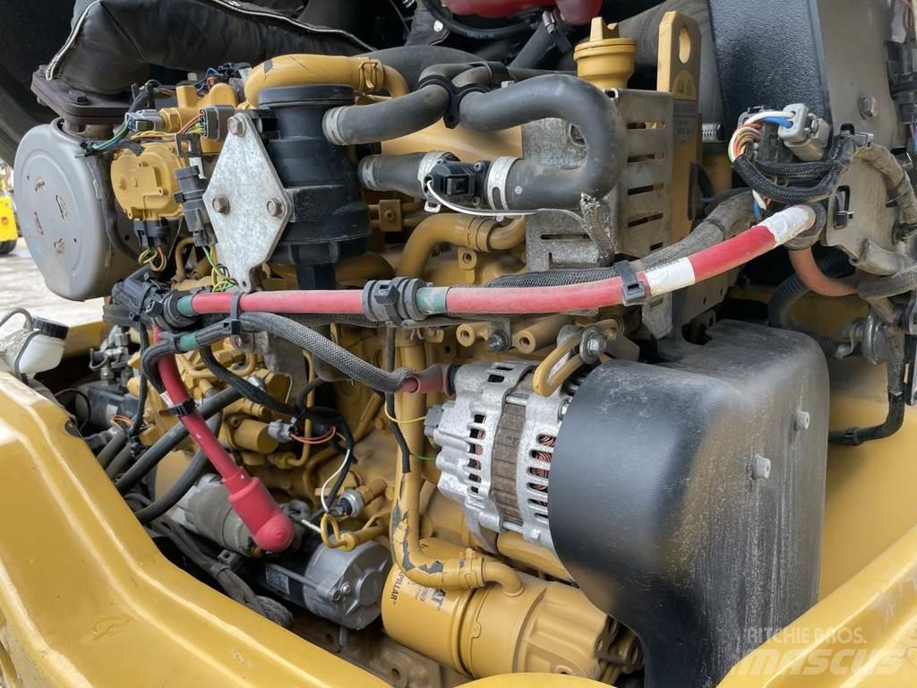 CAT 907M Фронтальные погрузчики