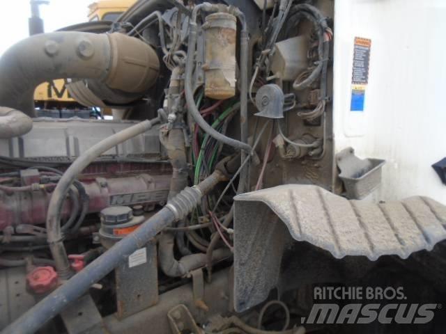 Mack CXU 613 Седельные тягачи