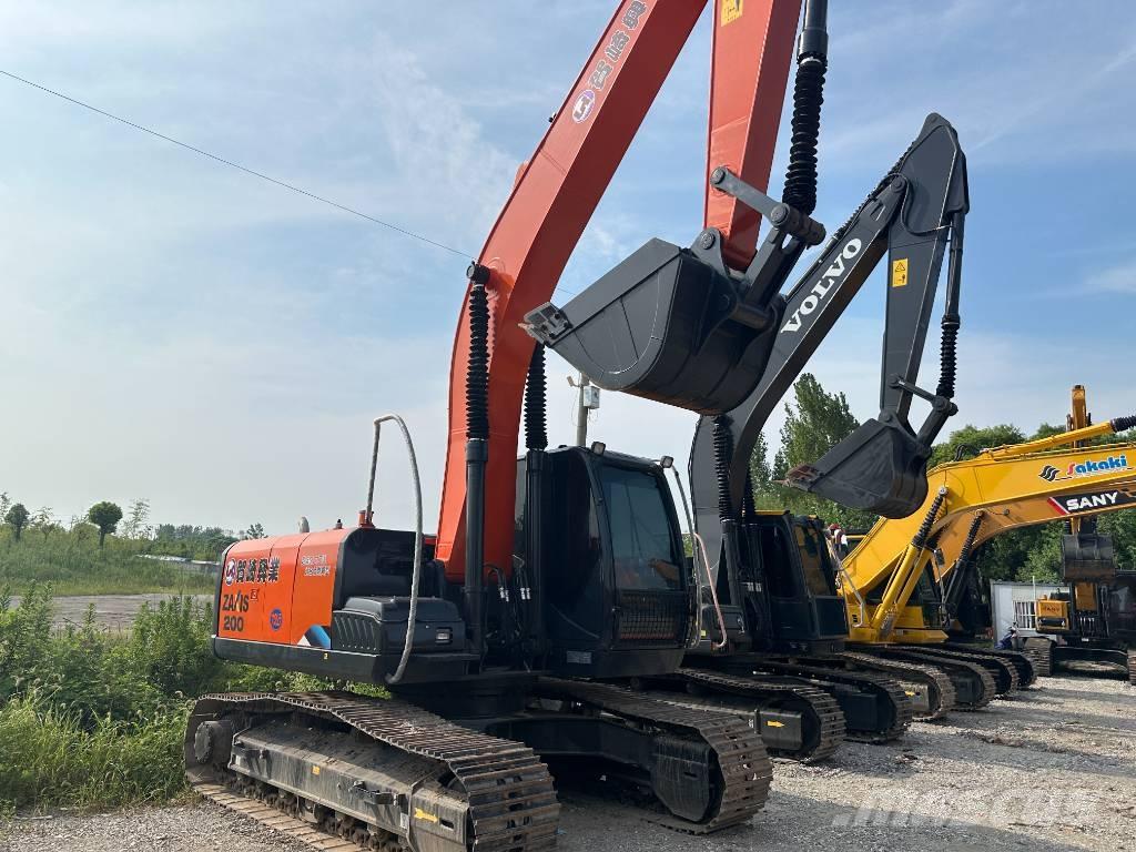Hitachi ZX200 Гусеничные экскаваторы
