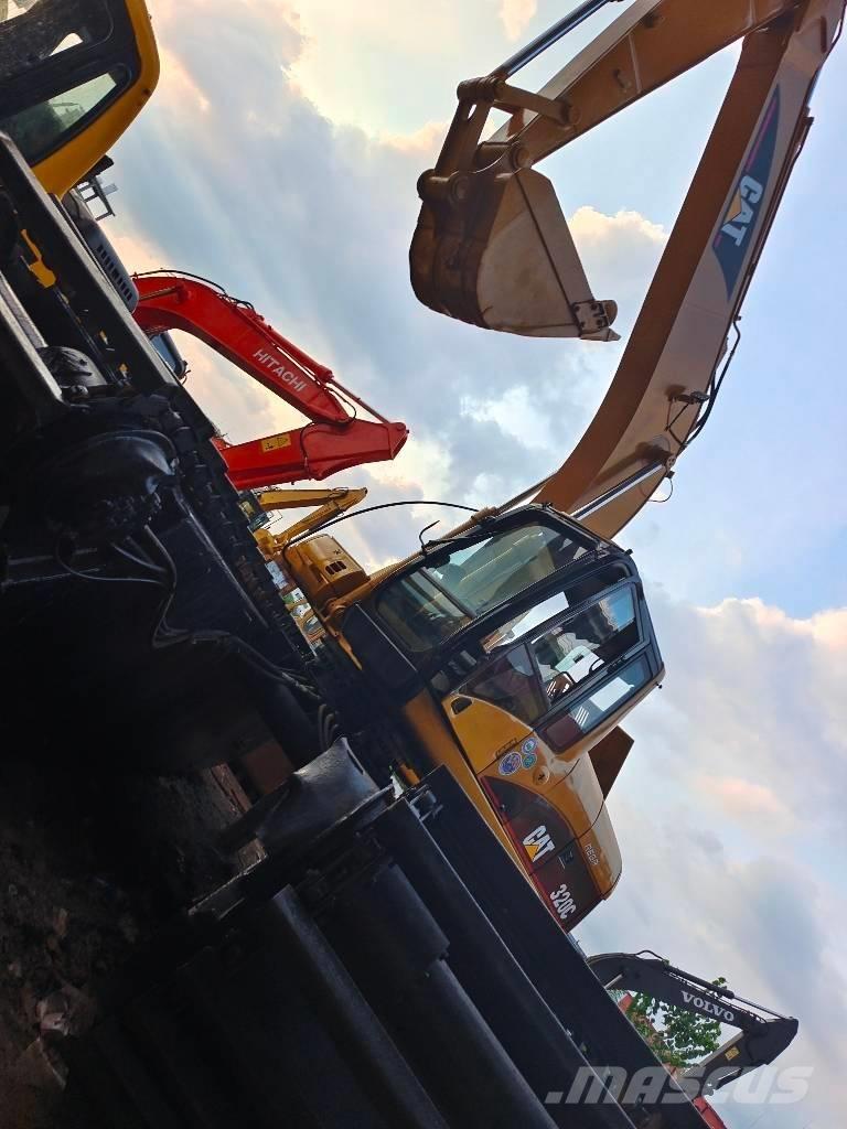 CAT 320 C Экскаваторы-амфибии