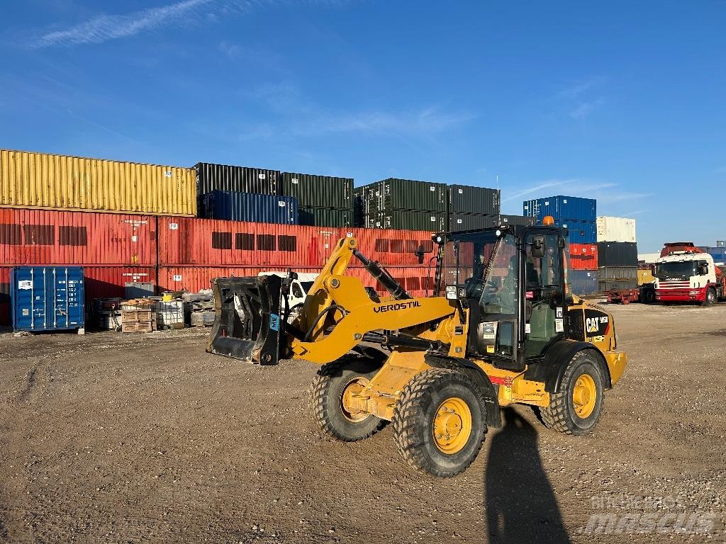 CAT 906M Фронтальные погрузчики