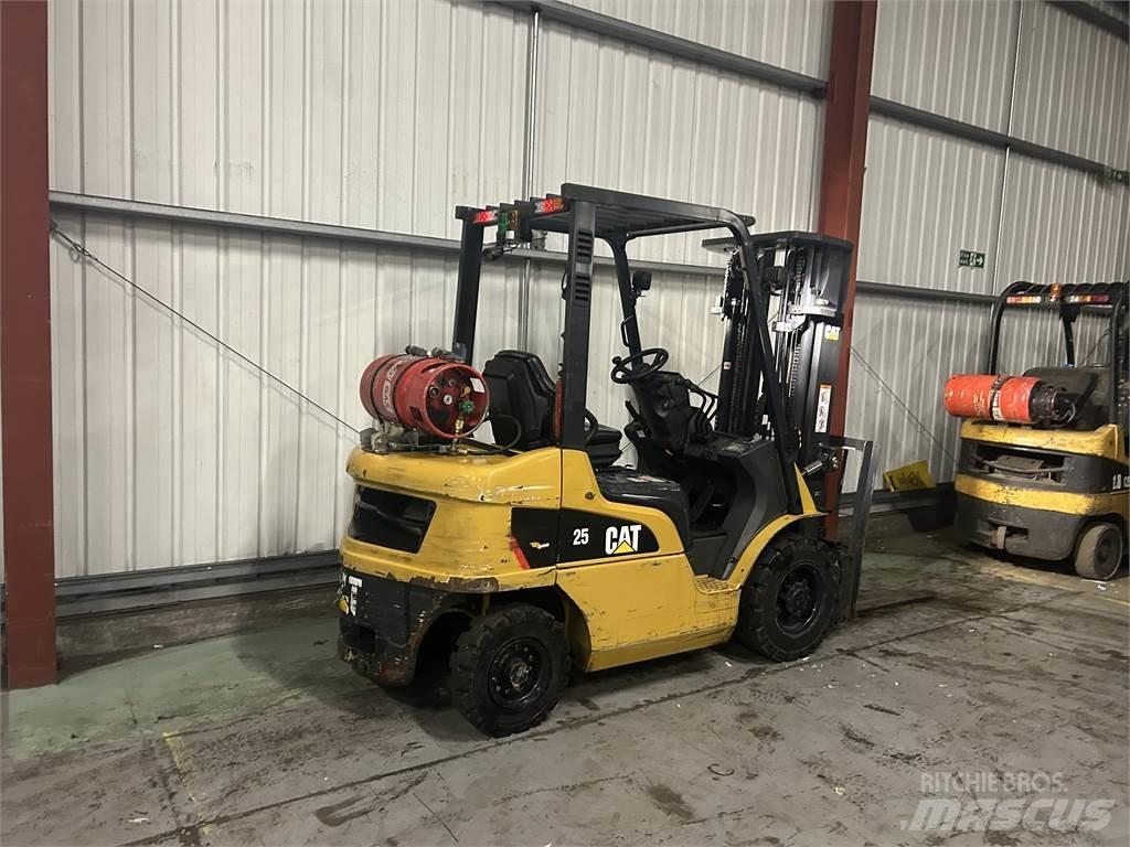 CAT GP25NT Газовые погрузчики