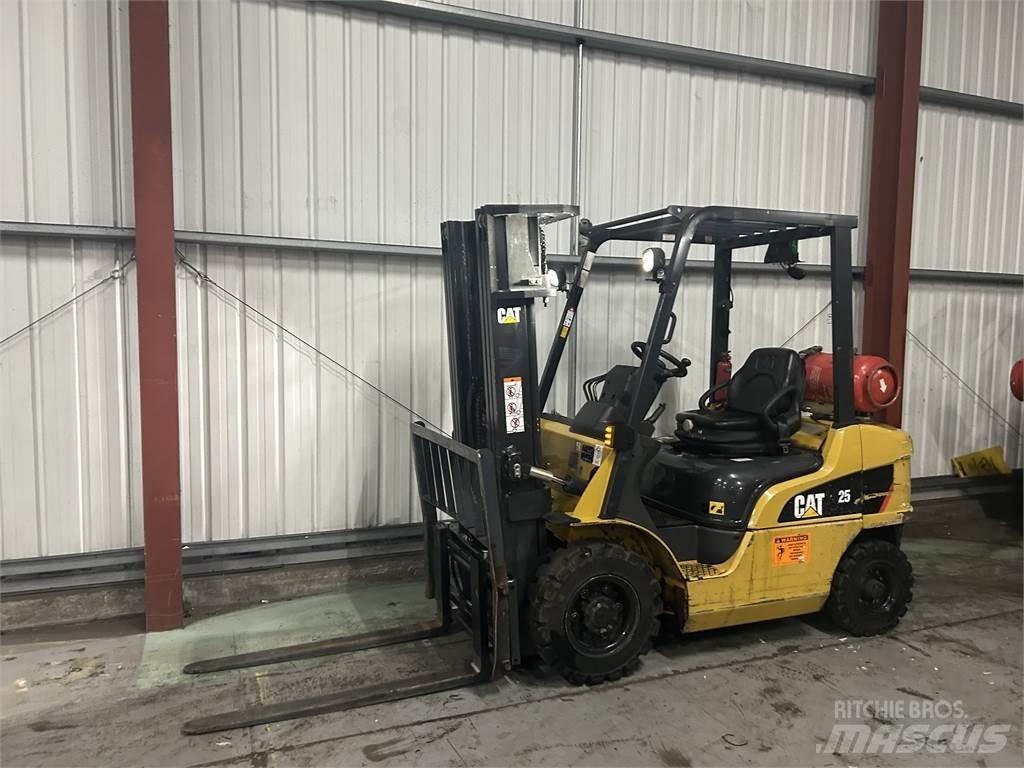 CAT GP25NT Газовые погрузчики