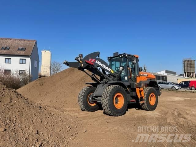 Doosan DL 220 Фронтальные погрузчики