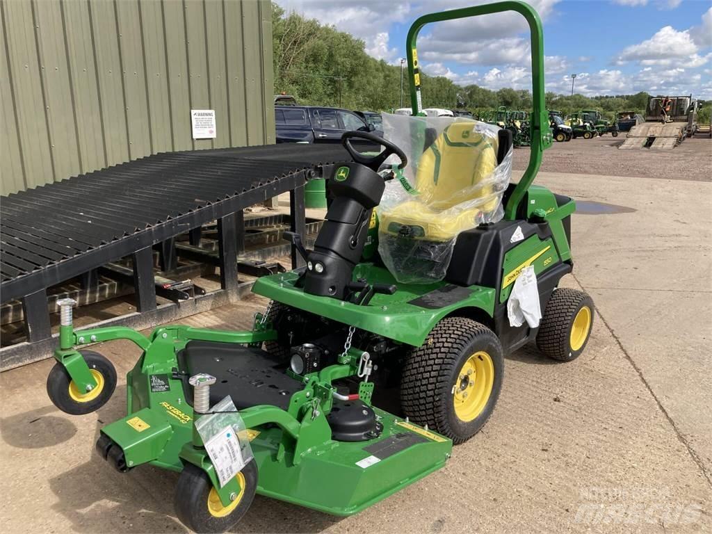 John Deere 1550 Самоходные газонокосилки