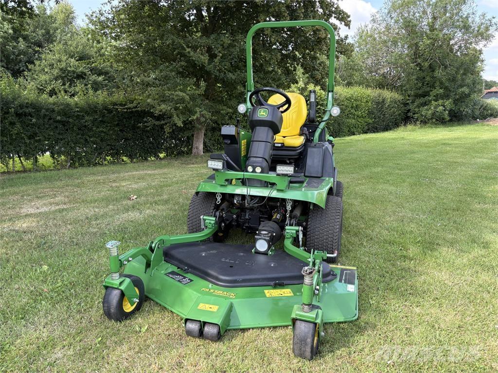 John Deere 1570 Самоходные газонокосилки