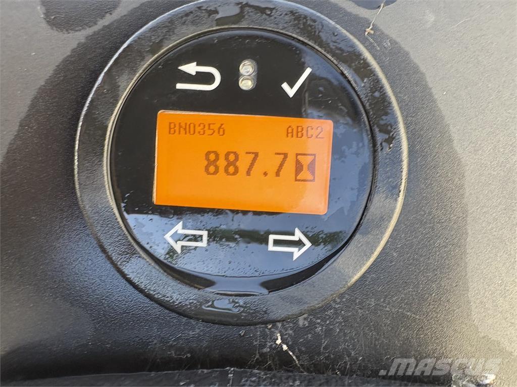 John Deere 1570 Самоходные газонокосилки