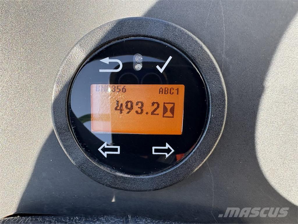 John Deere 1570 Самоходные газонокосилки