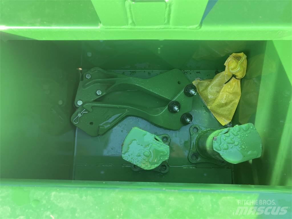 John Deere 320R Коммунальные тракторы