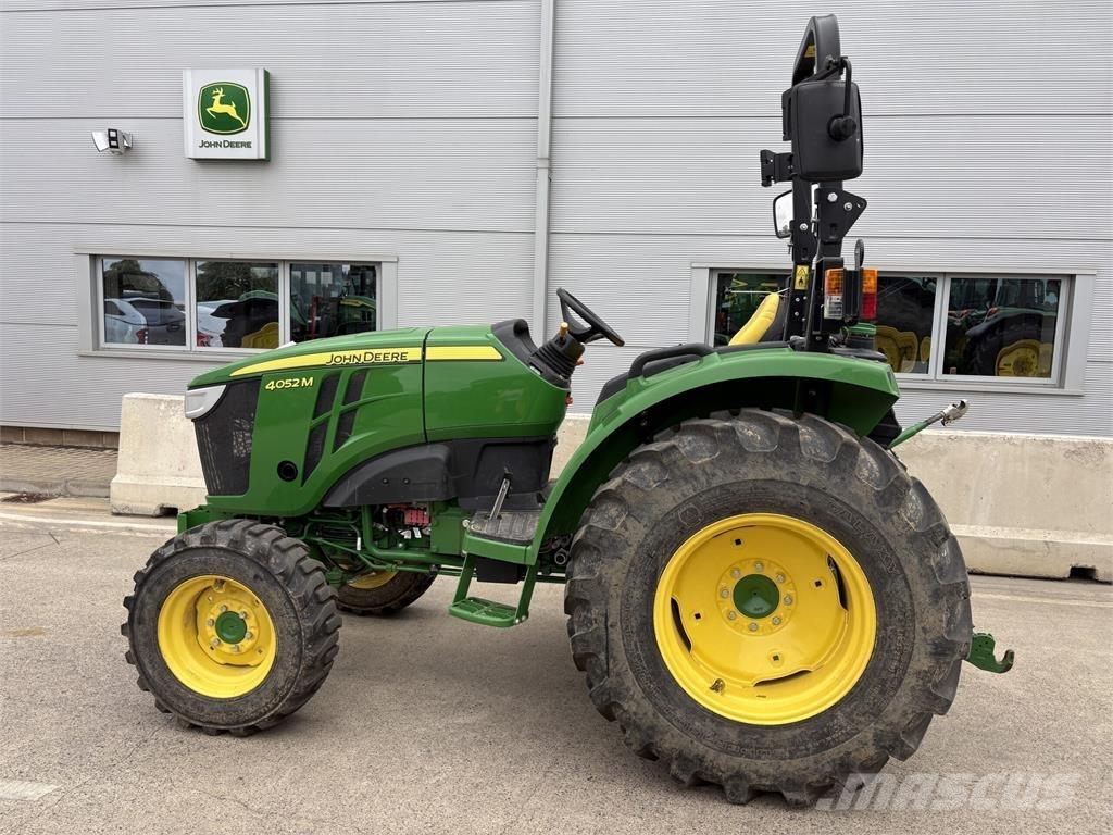 John Deere 4052M Коммунальные тракторы