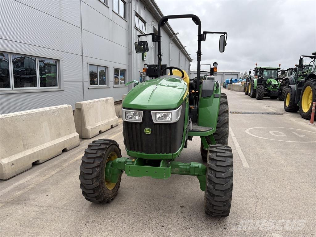 John Deere 4052M Коммунальные тракторы