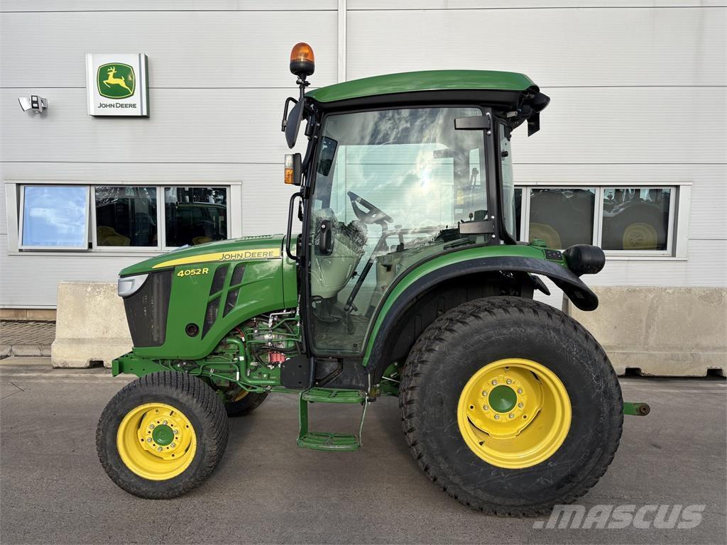 John Deere 4052R Коммунальные тракторы