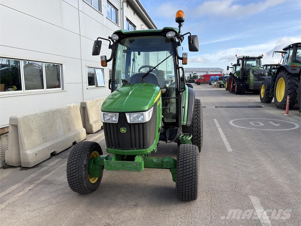 John Deere 4052R Коммунальные тракторы