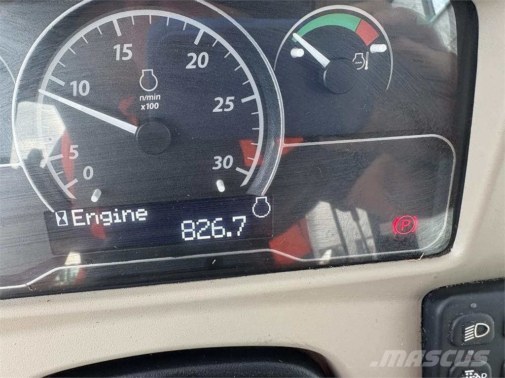 John Deere 4066R Коммунальные тракторы